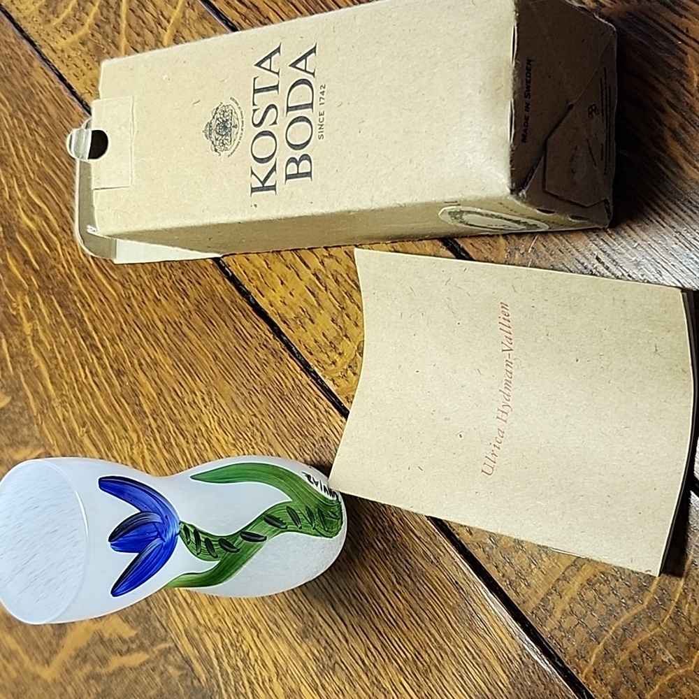 Ulrica Hydman–Vallien Tulipa 1991 White Vase with Hand Painted Blue Tulip Signed - Picture 5 of 9